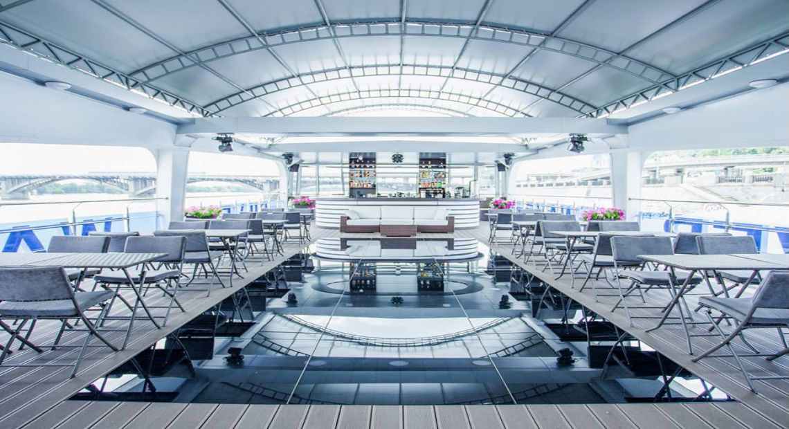 Silver Wave Dinner Cruises along Dnipro River