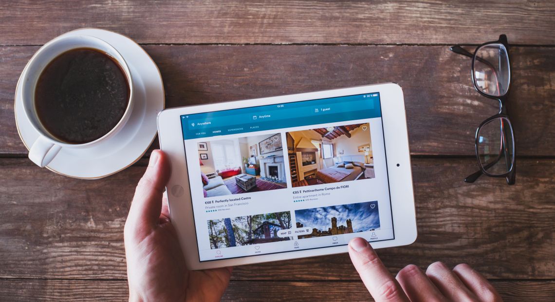 Man booking an apartment through Airbnb