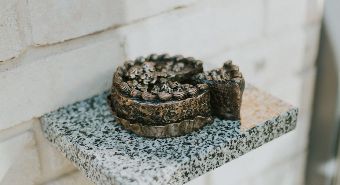 Kyiv cake miniature monument