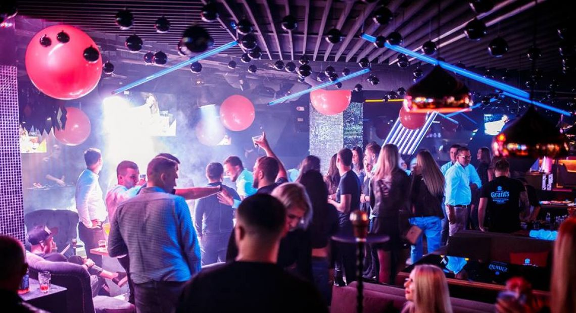 People in the club partying