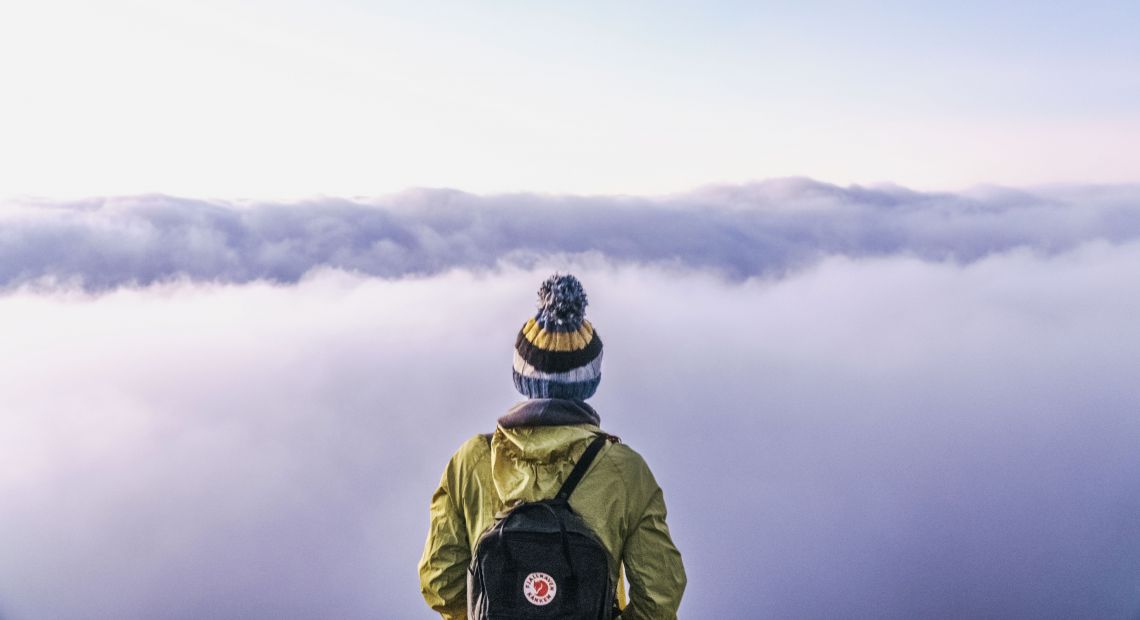Traveler with a backpack looking at the horizon