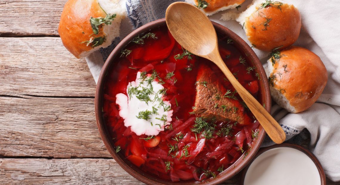 Ukrainian borsch with sour cream and pampushky
