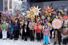 many Ukrainians with Christmas stars