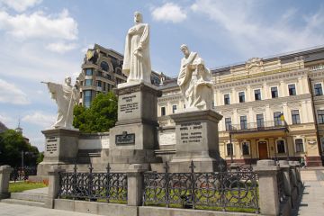 monument to princess olga in kyiv