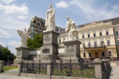 monument to princess olga in kyiv