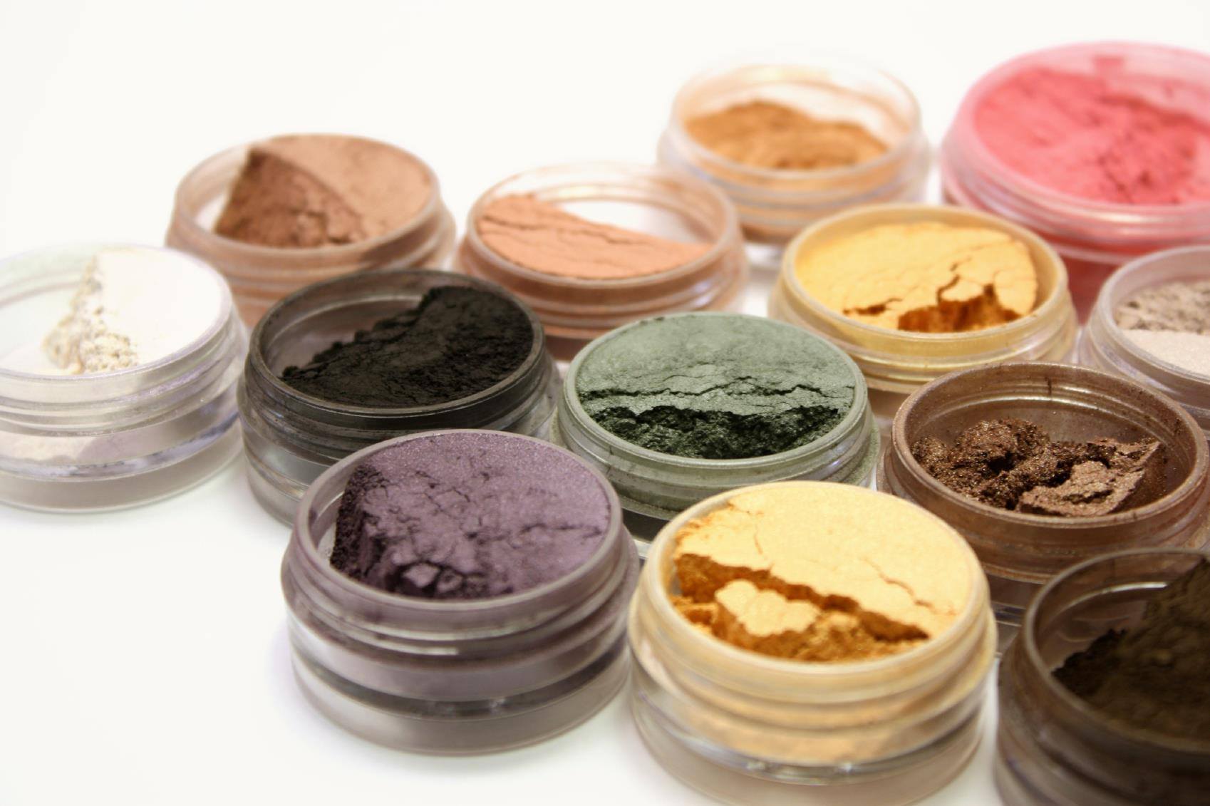 Ecological eye shadow