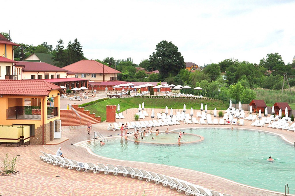resort complex with pool
