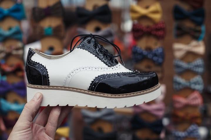 Kasandra black and white shoe