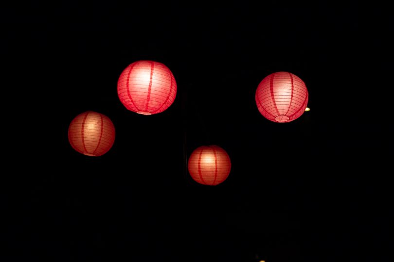 red chinese lanterns