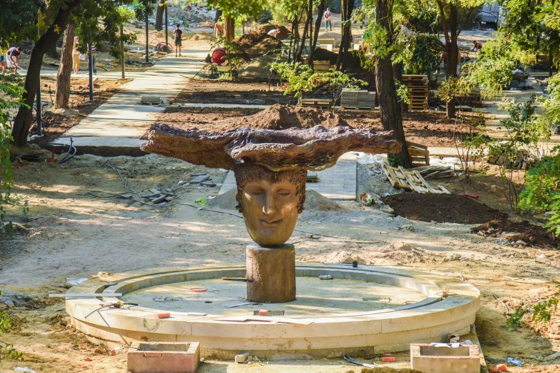 fountain with sculpture head