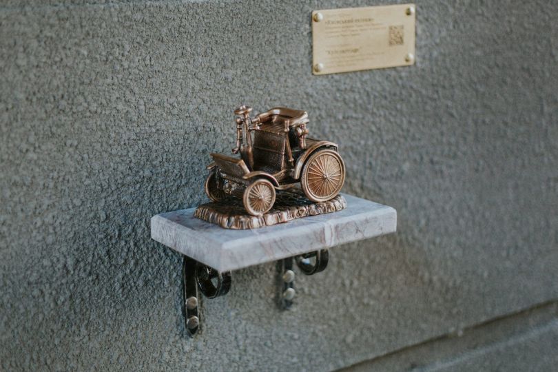 Kyiv Carriage miniature statue in Kyiv
