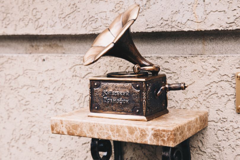 Kyiv Gramophone miniature statue in Kyiv