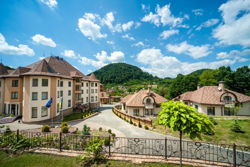 hotel complex in shayan
