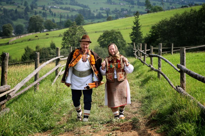 Old Hutsul couple in national attire