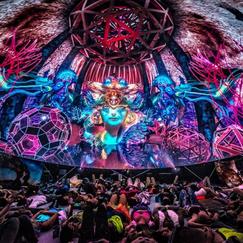 people watching fulldome show
