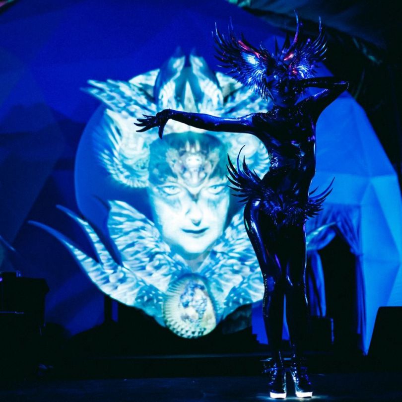 show performance on exhibition