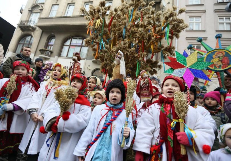 Installing a didukh in Lviv