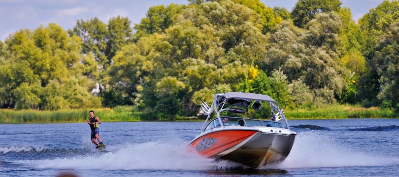 man doing water ski